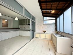 Sixth Avenue (D10), Terrace #524114311